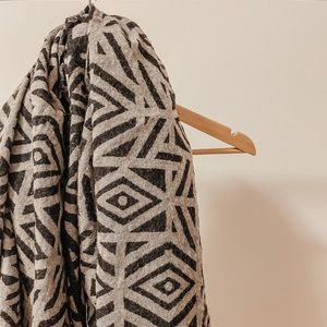 Aritzia Wilfred Blanket Scarf - Great condition